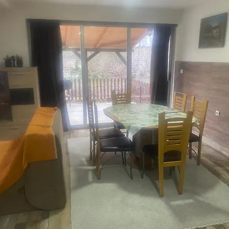 Panic Vakantiehuis Pirot